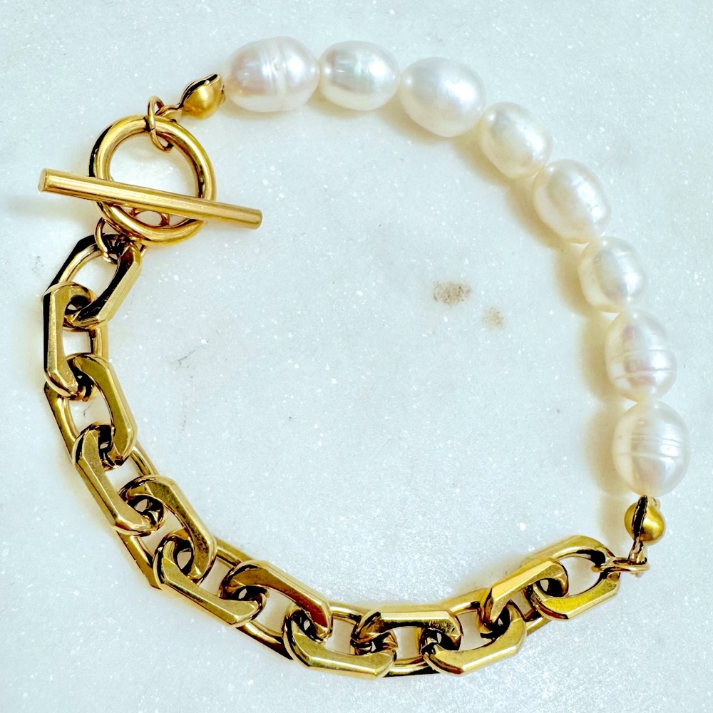 Half pearl and half gold chain bracelet